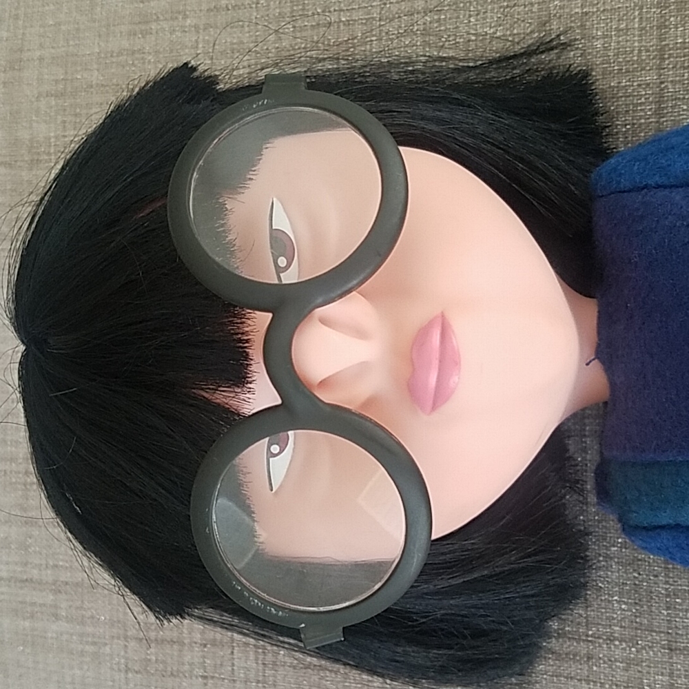 Talking Incredibles 15" Edna Mode Doll - Picture 3 of 9